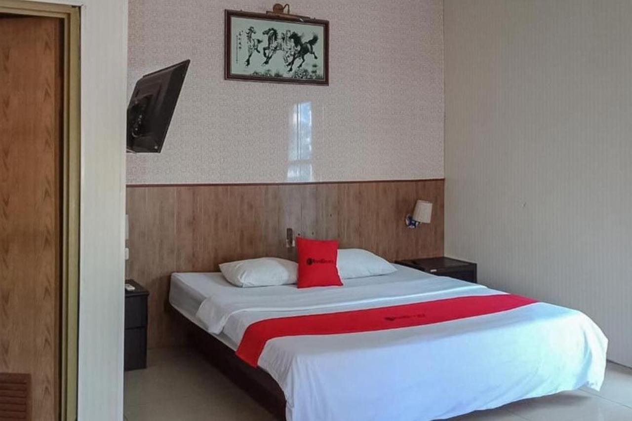 Reddoorz @ Sorong City Center Екстер'єр фото