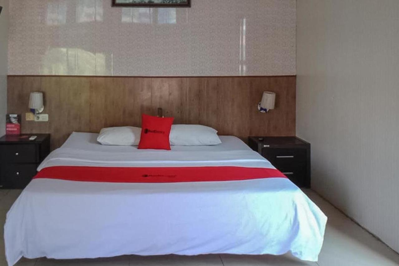 Reddoorz @ Sorong City Center Екстер'єр фото
